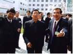 原陕西省省长贾治邦视察利君