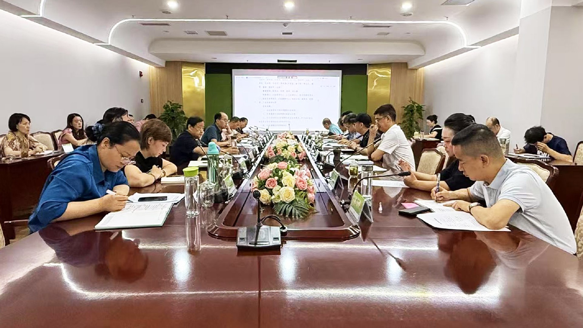 公司主要领导重点工作安排会召开