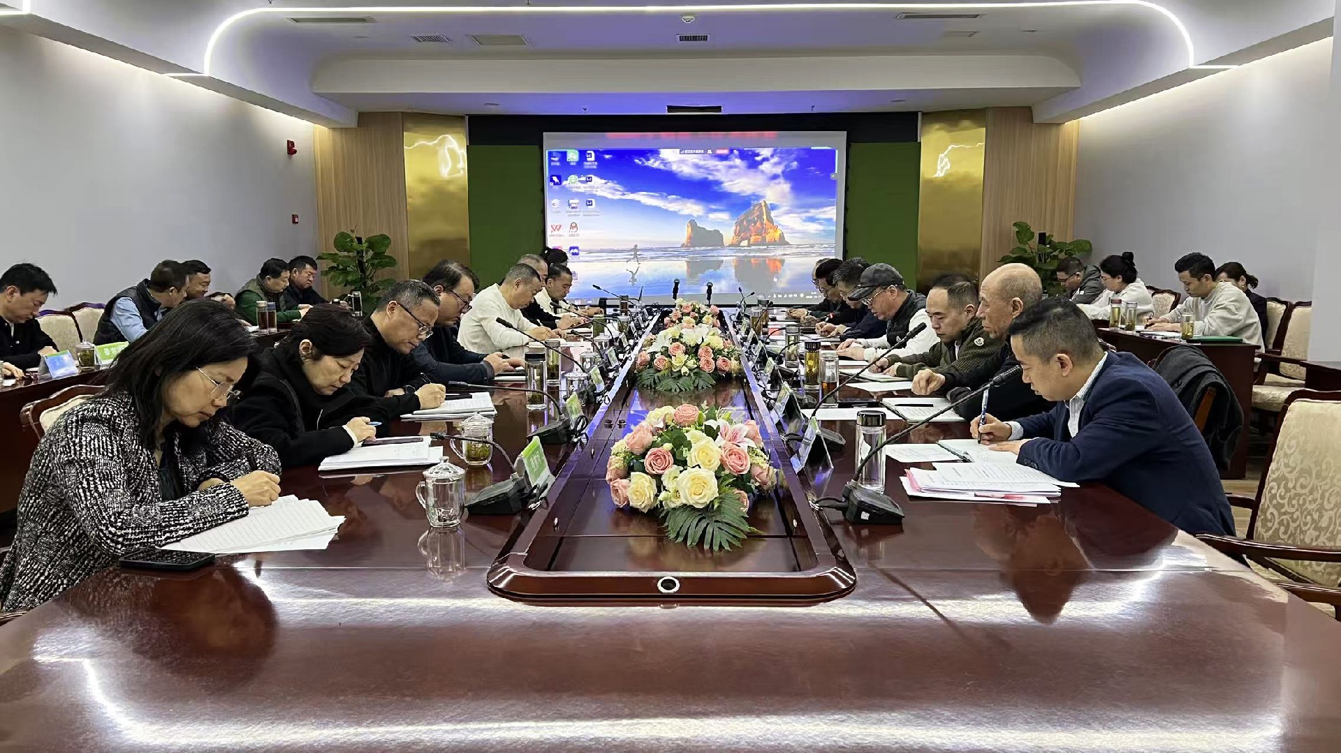 1770604587114172.jpg 2026年销售工作安排会召开